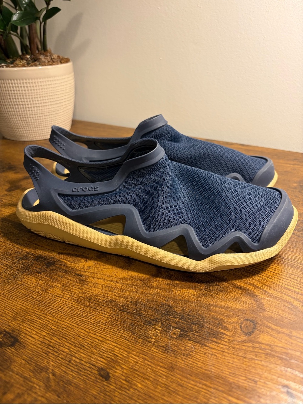 CROCS Swiftwater Mesh Wave Slip-On Sandals Water Shoes Hiking - Size 6 Navy